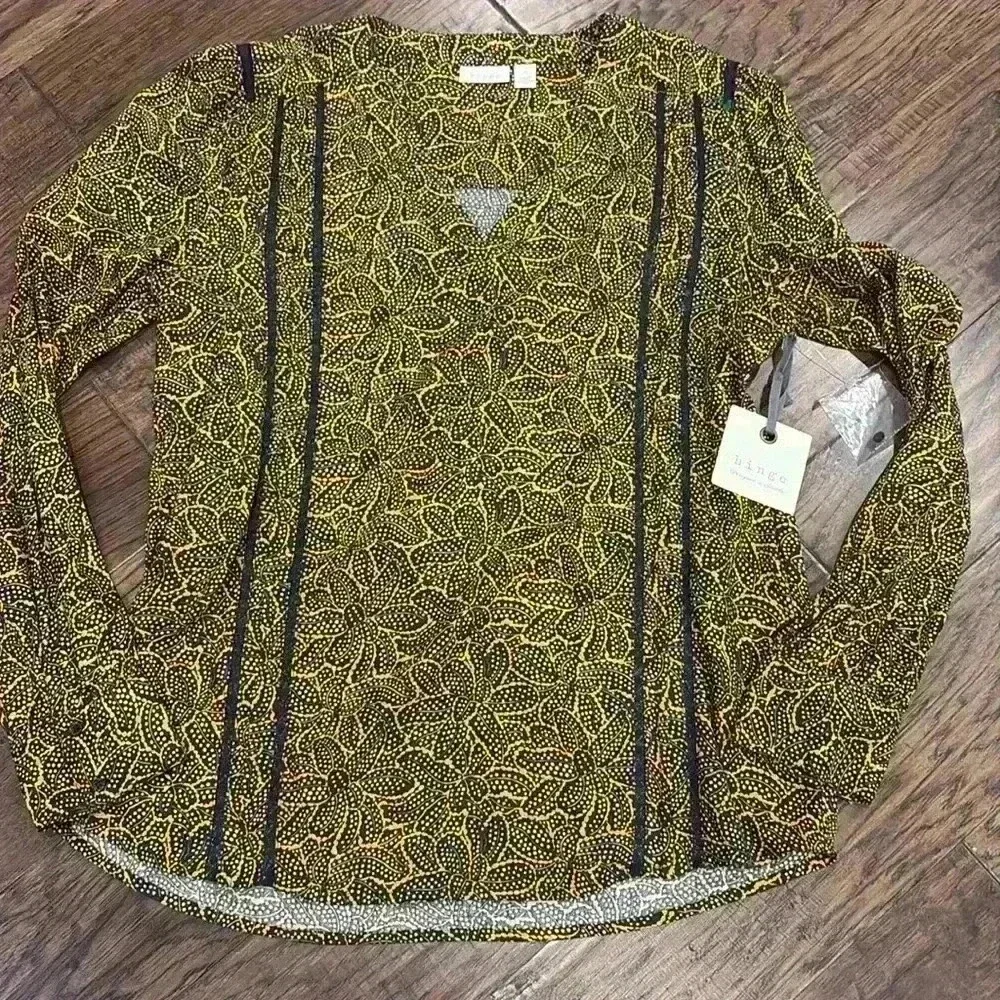 Hinge Nordstrom lace detail flowy shirt